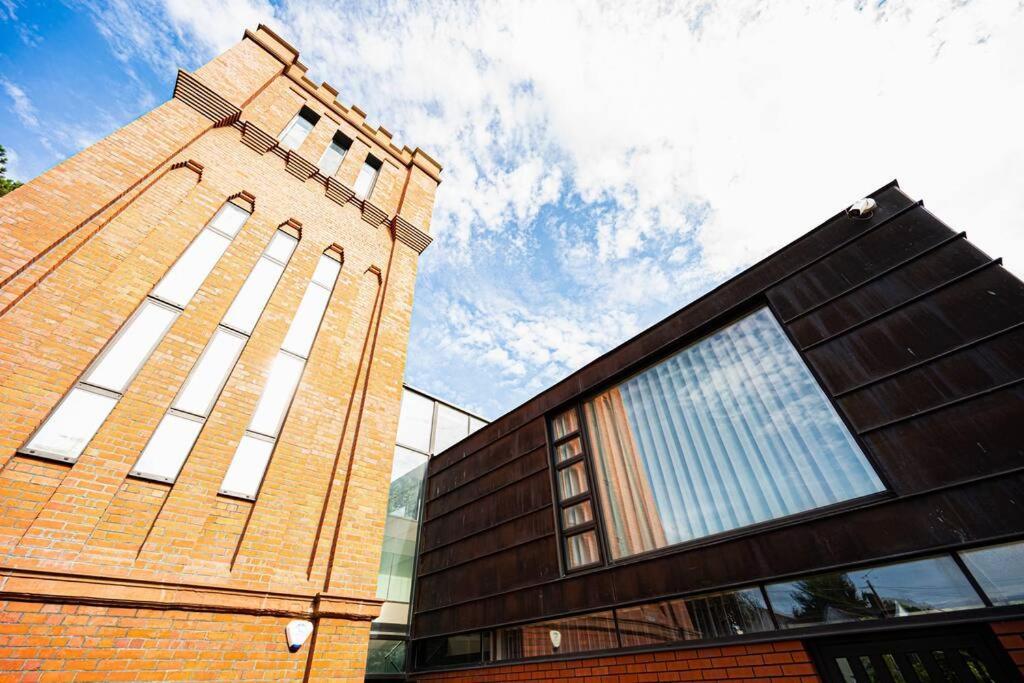 Luxury Water Tower I Roof Bar I Cinema Villa Cardiff Bagian luar foto