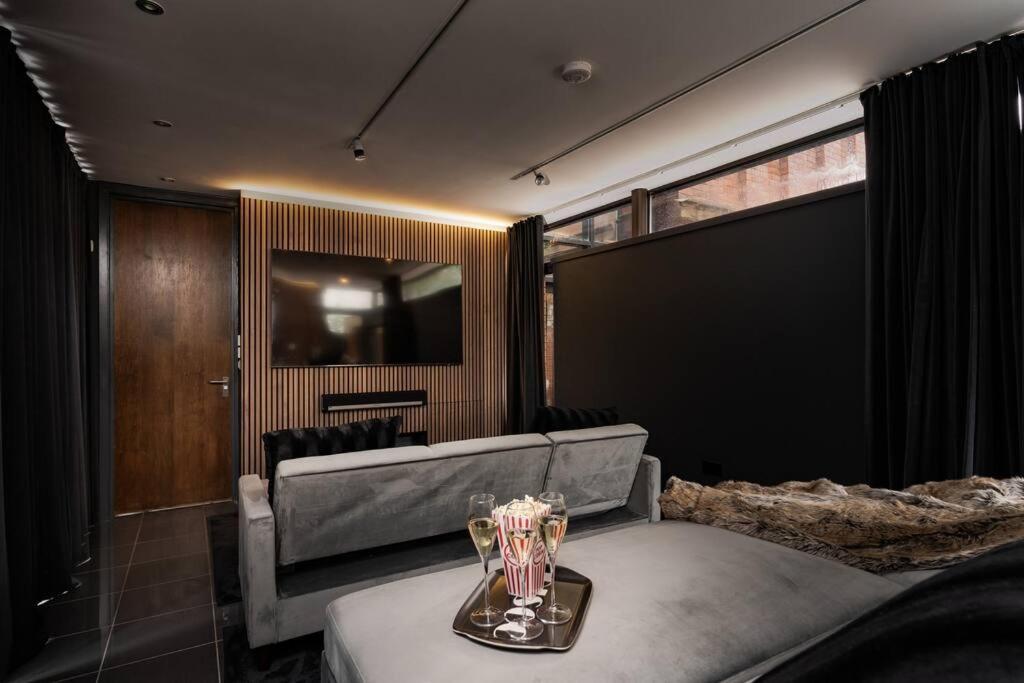 Luxury Water Tower I Roof Bar I Cinema Villa Cardiff Bagian luar foto