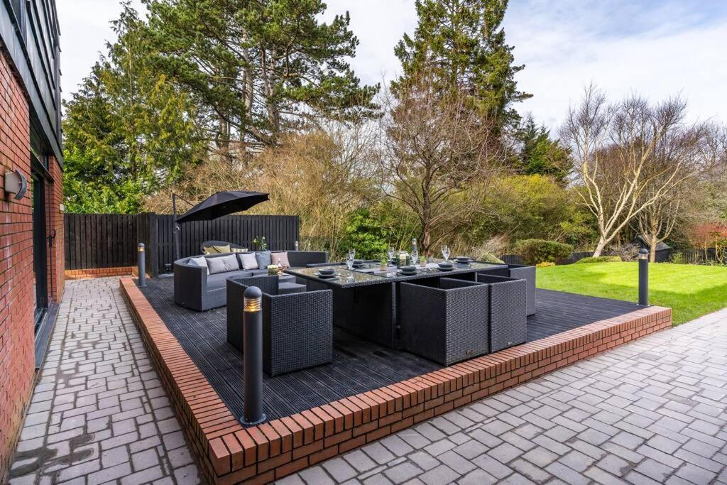 Luxury Water Tower I Roof Bar I Cinema Villa Cardiff Bagian luar foto