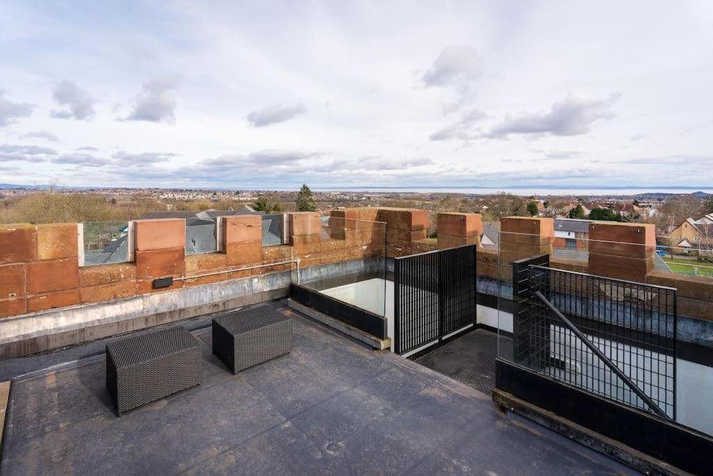 Luxury Water Tower I Roof Bar I Cinema Villa Cardiff Bagian luar foto